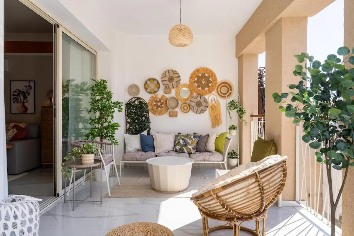 Appartamento Sundrop - 1-Bedroom Apt W Terrace In Larnaca