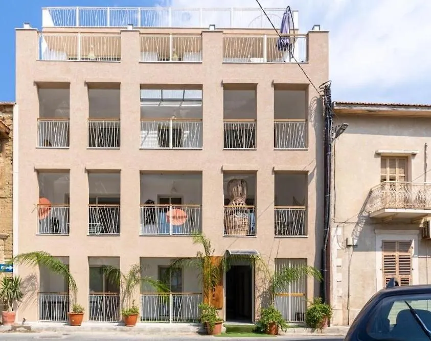 Sundrop - 1-Bedroom Apt W Terrace In Larnaca 0*,  Cypern