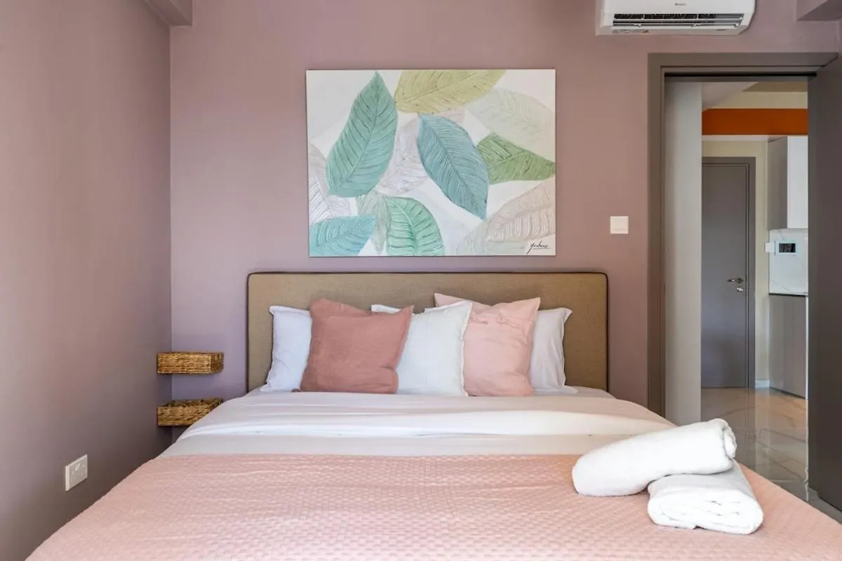 Sundrop - 1-Bedroom Apt W Terrace In Larnaca Lejlighed